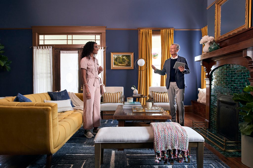 Agent showing home